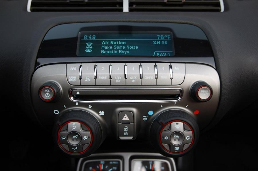  Chevrolet Camaro SS Convertible 2011 года  (фото 24 из 43)